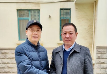 春节前夕   ，公司董事长到山东理工大学看望公司科技副总李德刚教授